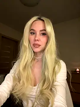 Snapshot of xDinnax chatting on 10/16/25, 12:50 xDinnax online show from 10/16/25, 12:50