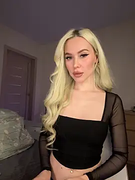 Snapshot of xDinnax chatting on 10/17/25, 03:25 xDinnax online show from 10/17/25, 03:25