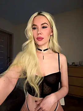 Snapshot of xDinnax chatting on 10/19/25, 03:45 xDinnax online show from 10/19/25, 03:45