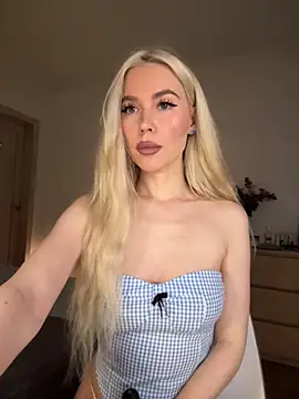 Snapshot of xDinnax chatting on 11/18/25, 03:12 xDinnax online show from 11/18/25, 03:12