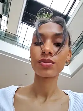 Leaberry online show from 10/10/25, 07:46