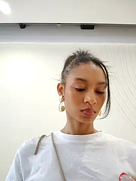 Leaberry online show from 11/19/25, 09:26