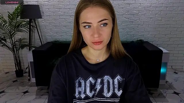 Adelyna Bird online show from 09/18/25, 06:15