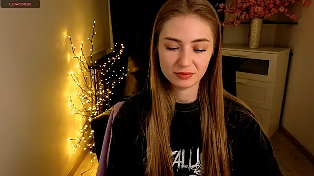 Adelyna Bird online show from 05/11/26, 07:03
