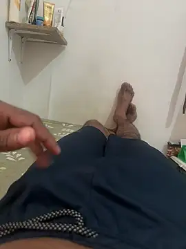 Snapshot of vicky_897n chatting on 01/11/25, 12:29 vicky 897n online show from 01/11/25, 12:29