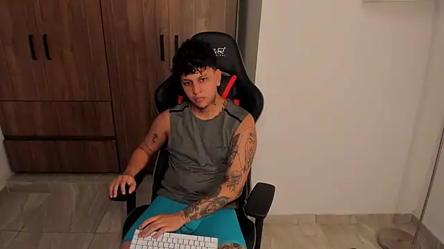 Snapshot of Jake_simons chatting on 10/29/25, 10:17 Jake simons online show from 10/29/25, 10:17