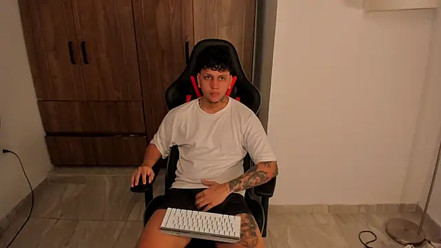 Snapshot of Jake_simons chatting on 11/12/25, 12:11 Jake simons online show from 11/12/25, 12:11