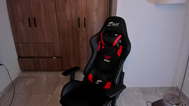 Snapshot of Jake_simons chatting on 11/17/25, 02:06 Jake simons online show from 11/17/25, 02:06