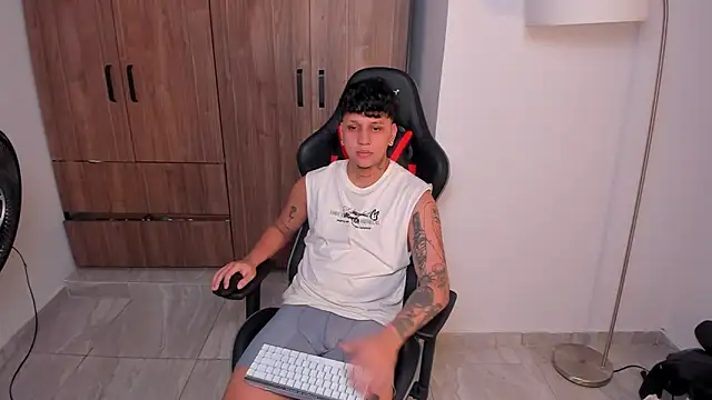 Snapshot of Jake_simons chatting on 11/27/25, 11:23 Jake simons online show from 11/27/25, 11:23