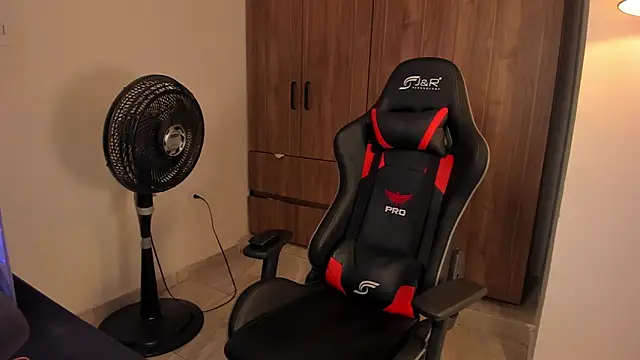 Snapshot of Jake_simons chatting on 02/15/26, 07:51 Jake simons online show from 02/15/26, 07:51