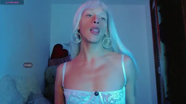 Snapshot of Summer_XO chatting on 01/01/25, 12:11 Summer XO online show from 01/01/25, 12:11