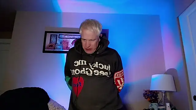 Snarfle82 online show from 12/01/25, 12:32