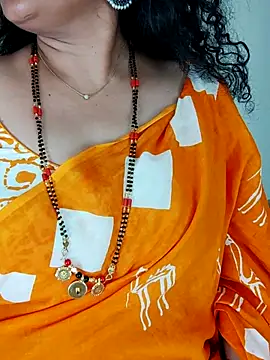 Snapshot of Indian_desi_wife chatting on 05/18/26, 04:07 Indian desi wife online show from 05/18/26, 04:07