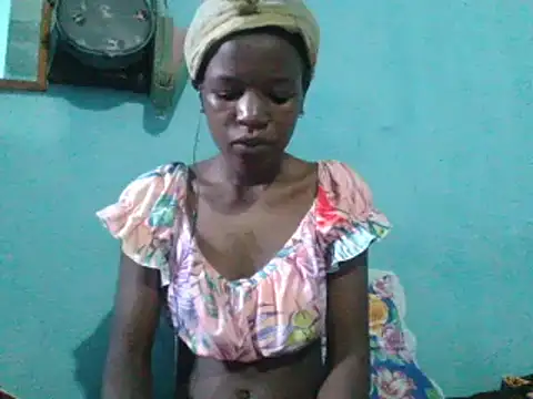 Snapshot of sweetchic_ chatting on 03/04/25, 10:13 sweetchic online show from 03/04/25, 10:13