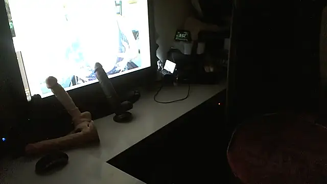 Snapshot of bustybabeuk chatting on 10/14/25, 07:53 bustybabeuk online show from 10/14/25, 07:53