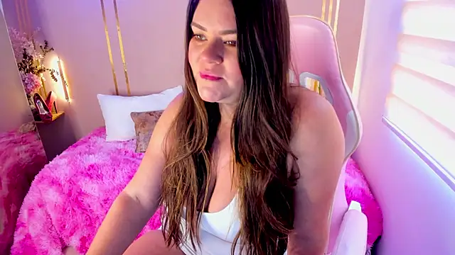 Snapshot of lena_paulxo chatting on 06/19/26, 05:39 lena paulxo online show from 06/19/26, 05:39