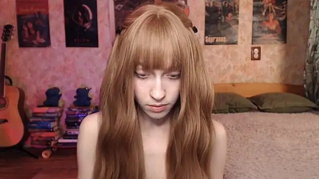 Snapshot of Friendly_Ellie chatting on 11/29/25, 01:14 Friendly Ellie online show from 11/29/25, 01:14