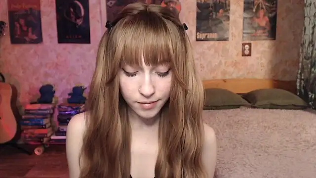 Snapshot of Friendly_Ellie chatting on 02/07/26, 01:15 Friendly Ellie online show from 02/07/26, 01:15