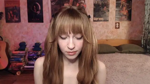 Snapshot of Friendly_Ellie chatting on 02/12/26, 01:17 Friendly Ellie online show from 02/12/26, 01:17