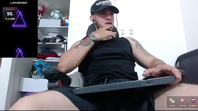 Snapshot of freestyle_blake1 chatting on 10/20/25, 01:17 freestyle blake1 online show from 10/20/25, 01:17