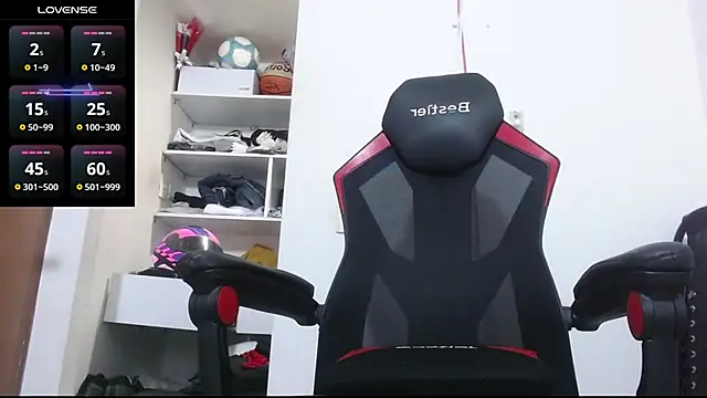 Snapshot of freestyle_blake1 chatting on 10/24/25, 01:03 freestyle blake1 online show from 10/24/25, 01:03