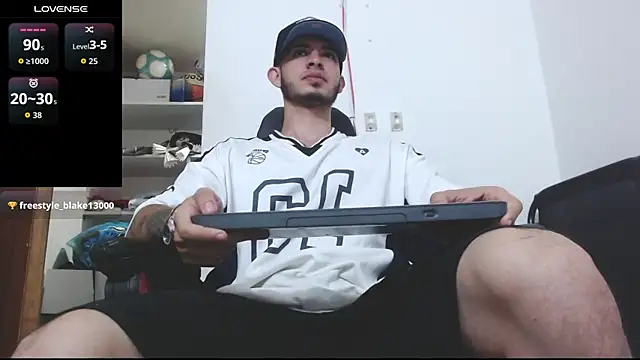 Snapshot of freestyle_blake1 chatting on 10/28/25, 01:14 freestyle blake1 online show from 10/28/25, 01:14