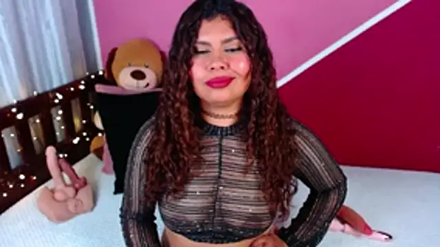 Queenamazon1 online show from 04/25/26, 03:20