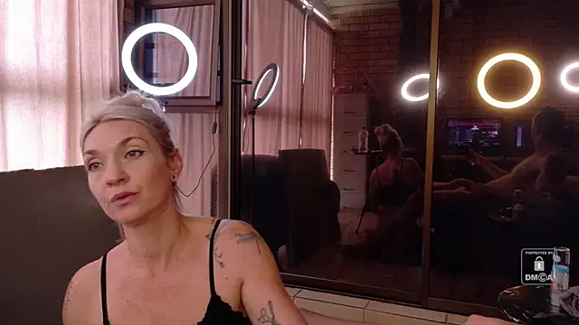 Snapshot of MissLMrJ chatting on 10/20/25, 06:58 MissLMrJ online show from 10/20/25, 06:58