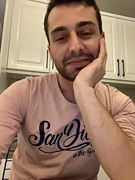 Snapshot of Emre-34 chatting on 12/22/25, 10:29 Emre-34 online show from 12/22/25, 10:29