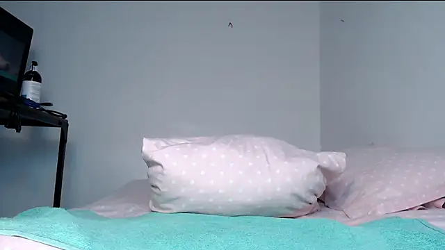 karolgirl-1 online show from 03/28/26, 10:37