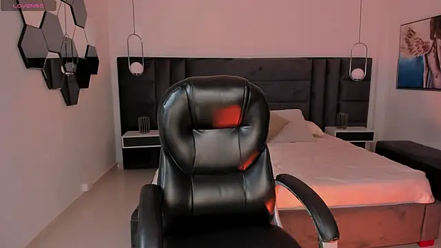 NickyLawson online show from 05/07/26, 04:18