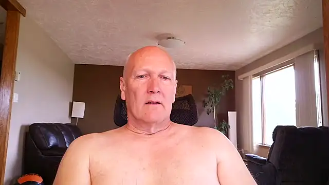 Snapshot of BasicAnt chatting on 05/18/26, 05:52 BasicAnt online show from 05/18/26, 05:52