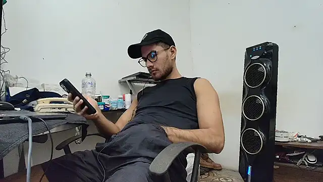 Snapshot of x-sebastian chatting on 02/07/26, 01:20 x-sebastian online show from 02/07/26, 01:20