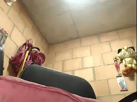 Snapshot of Camilalatin69 chatting on 10/20/25, 04:40 Camilalatin69 online show from 10/20/25, 04:40