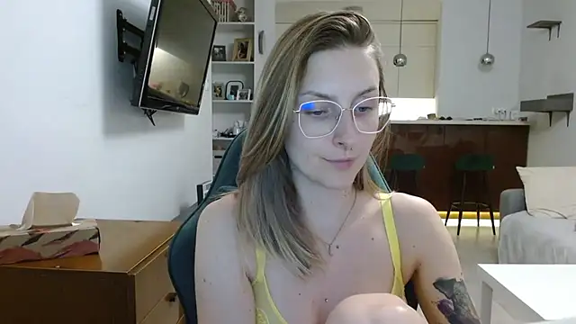 illusorycat online show from 09/18/25, 07:38