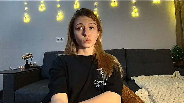 Snapshot of LovelyKatea chatting on 12/28/24, 02:42 LovelyKatea online show from 12/28/24, 02:42