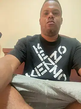 Snapshot of Iced_cloudz chatting on 01/13/26, 05:07 Iced cloudz online show from 01/13/26, 05:07