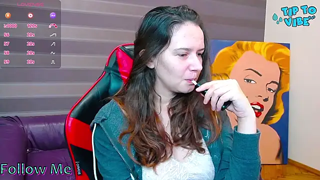 iris nikhols online show from 09/09/25, 12:54