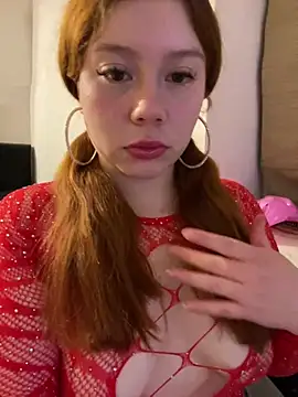 Snapshot of nenissc chatting on 12/22/24, 04:39 nenissc online show from 12/22/24, 04:39