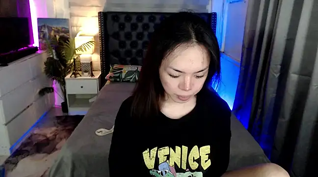 Snapshot of SweetCheska19 chatting on 02/09/25, 03:53 SweetCheska19 online show from 02/09/25, 03:53