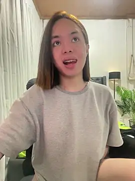 Snapshot of SweetCheska19 chatting on 10/25/25, 06:54 SweetCheska19 online show from 10/25/25, 06:54