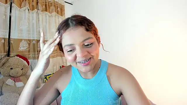 Snapshot of ValienteGirl_ chatting on 12/31/24, 05:44 ValienteGirl online show from 12/31/24, 05:44
