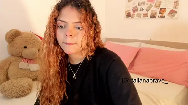 Snapshot of ValienteGirl_ chatting on 10/17/25, 01:20 ValienteGirl online show from 10/17/25, 01:20