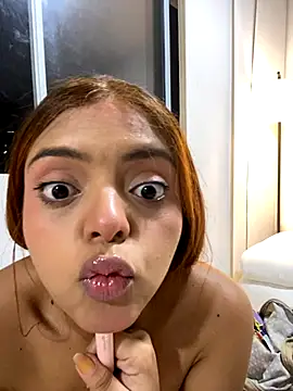 Snapshot of ValienteGirl_ chatting on 11/10/25, 02:54 ValienteGirl online show from 11/10/25, 02:54