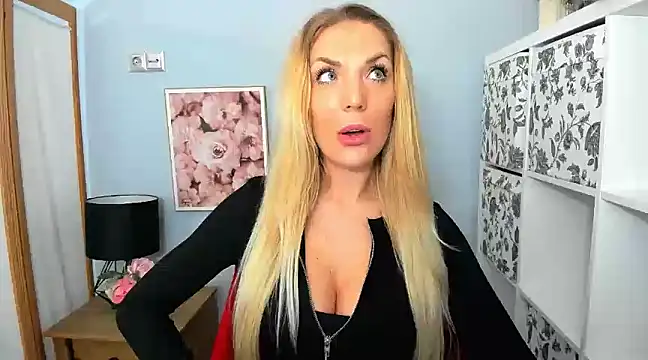 AulloraHoney online show from 12/18/24, 08:57