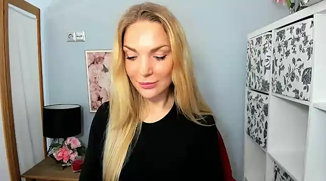 AulloraHoney online show from 12/21/24, 06:19