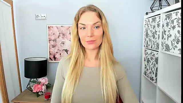 AulloraHoney online show from 02/23/25, 09:33