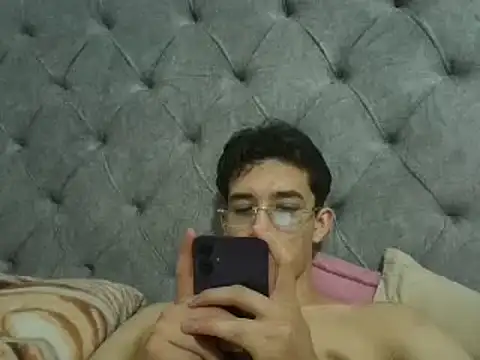 Snapshot of tiben11 chatting on 11/11/25, 02:22 tiben11 online show from 11/11/25, 02:22