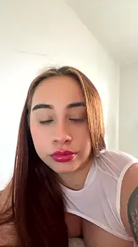 Snapshot of Elena222_ chatting on 07/27/26, 10:17 Elena222 online show from 07/27/26, 10:17