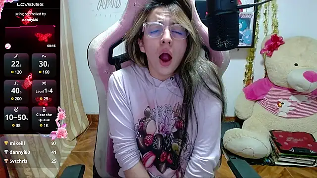 Maggie Fox3 online show from 01/11/25, 03:55